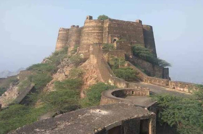 Raja Raisal Lamiya Fort, Sikar, Rajasthan - Vushii.com